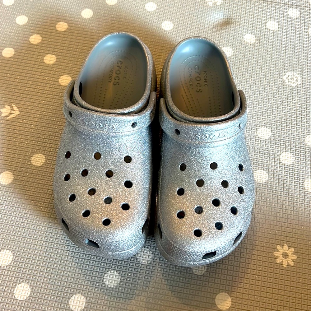 Metallic wedge crocs!
